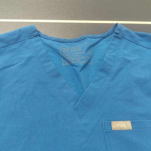 Figs scrub top - Picture 2 of 4